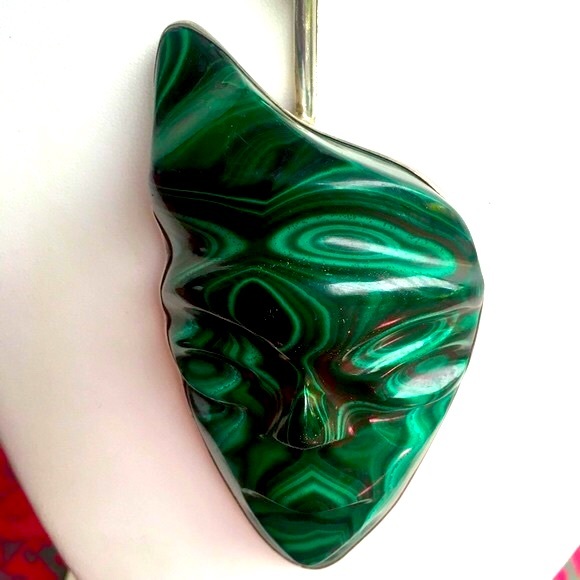VNTG carved Malachite mask with 26" handmade chain - Picture 4 of 12